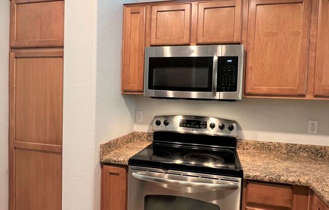 3 beds, 2.5 baths, $1,985, Unit UNIT 1045