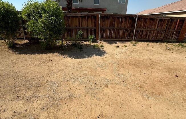 4 BEDROOM HOME + OFFICE IN VICTORVILLE