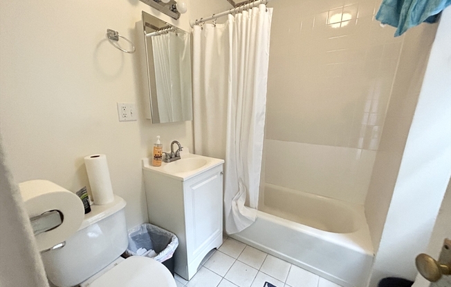 1 bed, 1 bath, $3,200, Unit 10