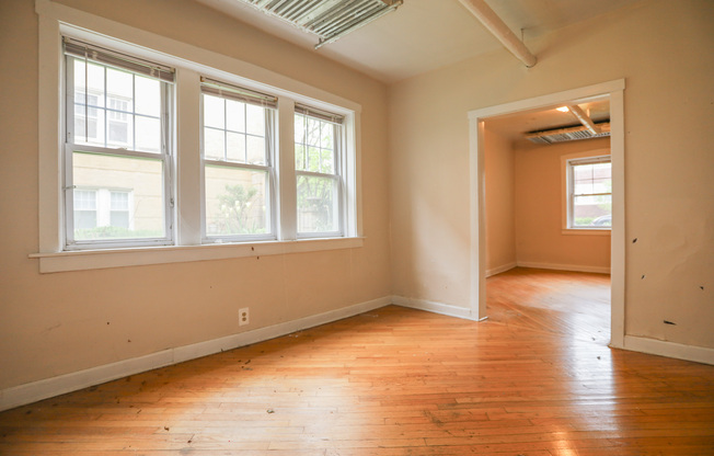 2453 W GUNNISON
