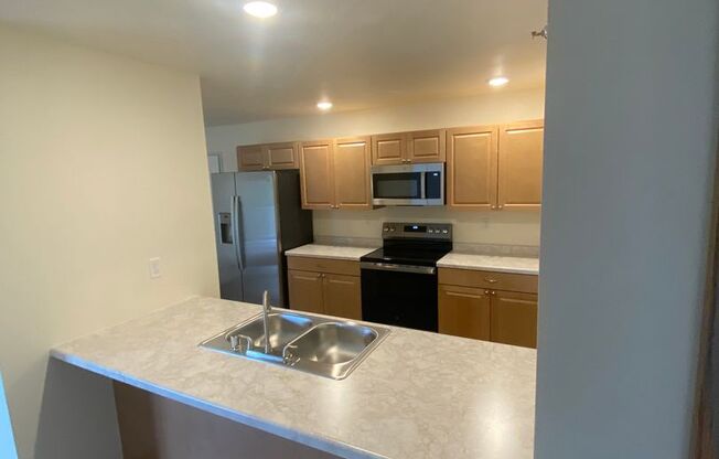 2 beds, 1.5 baths, $1,475, Unit 101