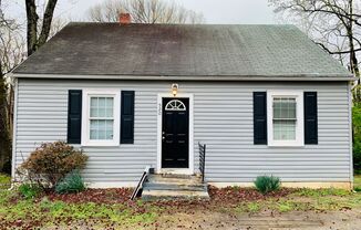 MINUTES TO DOWNTOWN FREDERICKSBURG - 2 BEDROOM COTTAGE