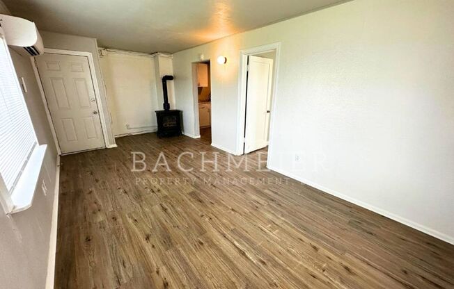 1 bed, 1 bath, 550 sqft, $850, Unit B