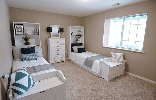 spacious bedroom in apartment in spring lake mi