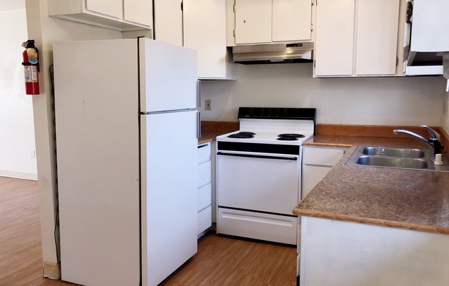 2 beds, 1 bath, $1,300, Unit 04