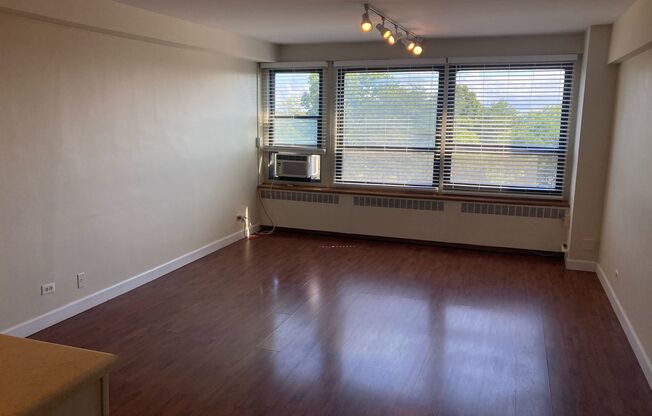 1 bed, 1 bath, $1,875, Unit 418-0606
