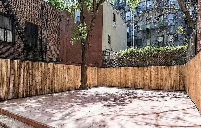 226 E 10 ST