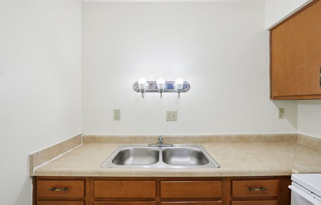 1 bed, 1 bath, 660 sqft, $1,110, Unit Y - 03