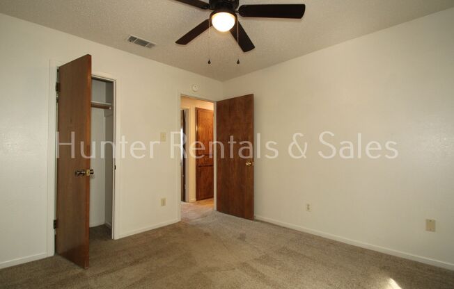 2 beds, 1.5 baths, $725