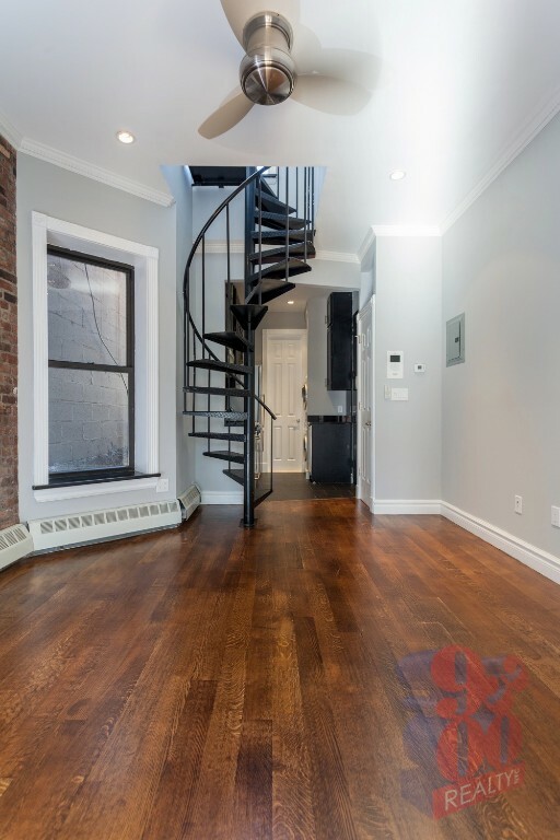 219 E 28th St