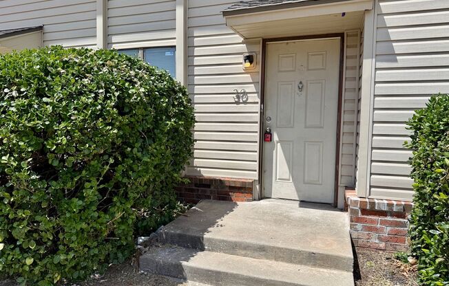 2 beds, 1.5 baths, $895, Unit # 30