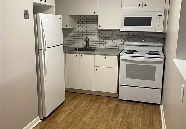 1 bed, 1 bath, 550 sqft, $1,800, Unit 6