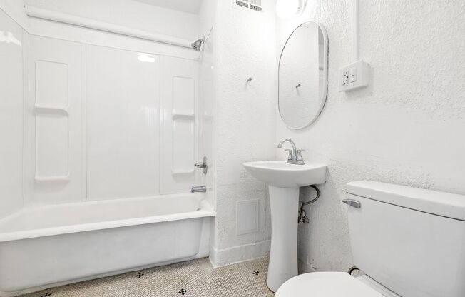 1 bed, 1 bath, 440 sqft, $850, Unit 608