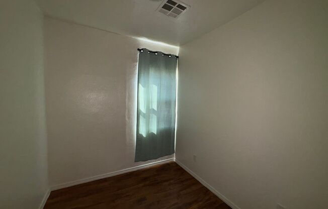 2 beds, 1 bath, $1,195, Unit # 5