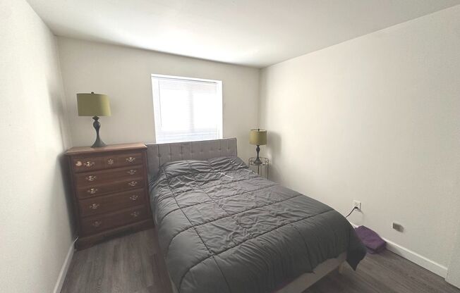 2 beds, 1 bath, $1,400, Unit 112