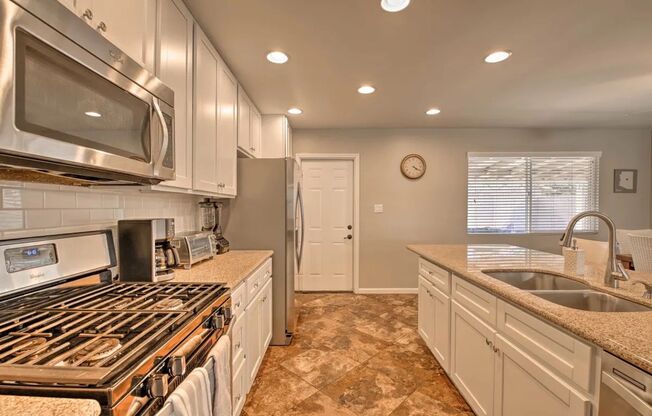 Beautiful Tempe home with hot tub and firepit!