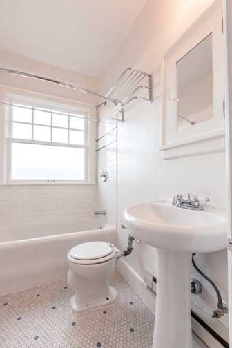 Studio, 1 bath, 425 sqft, $1,250, Unit 206