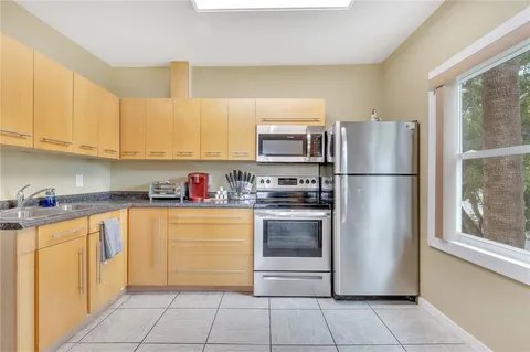 509 W 11 ST