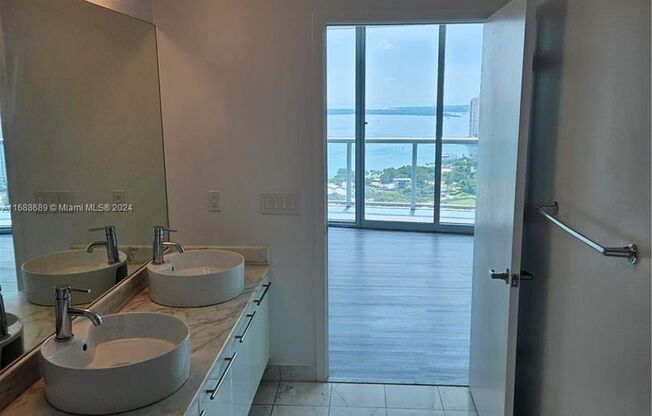 2 beds, 2 baths, 1,315 sqft, $4,650, Unit 888 Biscayne Blvd # 40-01 (A11688689)