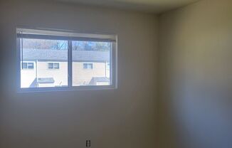3 bedroom 1.5 baths townhouse