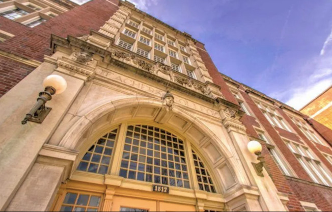 1 bed, 1 bath, 648 sqft, $1,095, Unit 1517 S. Theresa Ave. #310