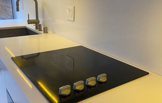 Studio, 1 bath, 384 sqft, $2,195, Unit 25