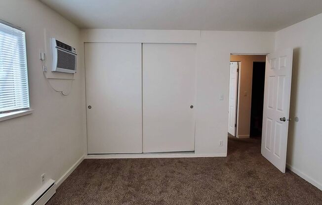 2 beds, 1 bath, 742 sqft, $1,200, Unit 615 S. Alder #12