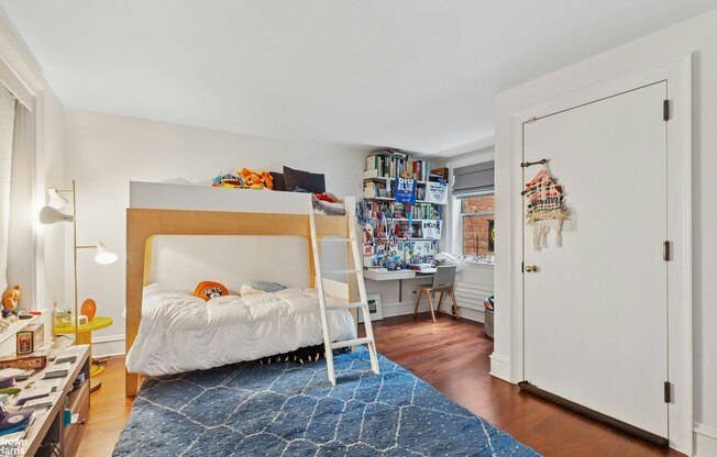 277 W 12 ST