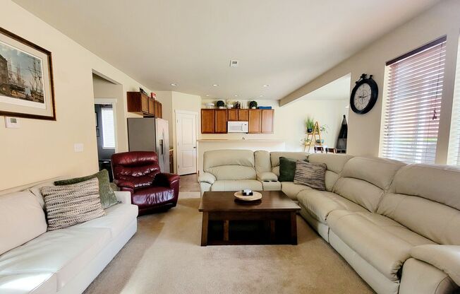 Bright, Spacious 4 bedroom in Poulsbo