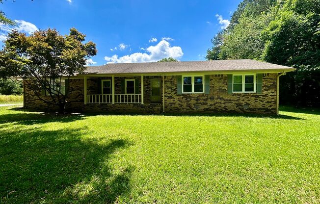 488 Dogwood Trail: 3BD, 2BA ranch home on large lot. Perfectly located just off the intersection of Hwy 74 and Dogwood Trail in Tyrone. Newer Flooring, Newer Paint, Newer Light Fixtures! AVAILABLE NOW!
