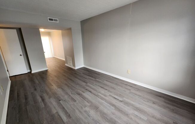 2 beds, 1.5 baths, 904 sqft, $775, Unit 101 Ellis Drive B