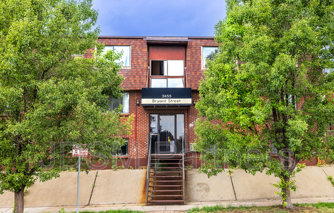 2455 Bryant St