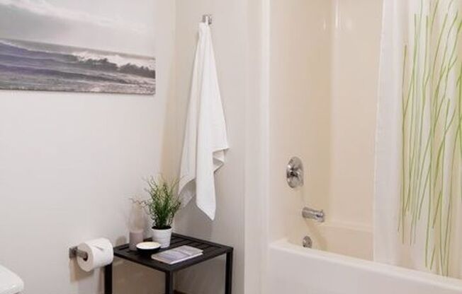 2 beds, 1 bath, 784 sqft, $1,525, Unit GHP420