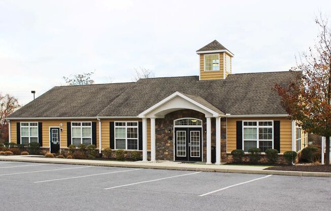 3 beds, 3 baths, 944 sqft, $1,720, Unit 1302