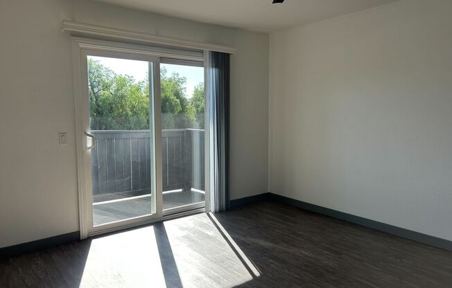 2 beds, 1 bath, 950 sqft, $2,945, Unit D025