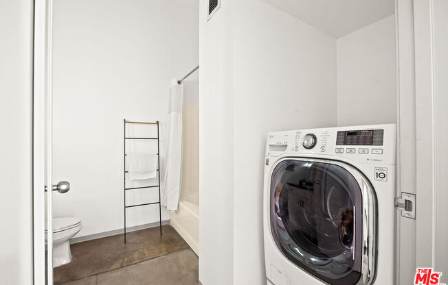 Studio, 1 bath, 707 sqft, $2,290, Unit 628