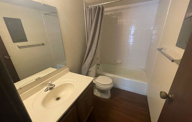 2 beds, 1 bath, 840 sqft, $1,095, Unit 10