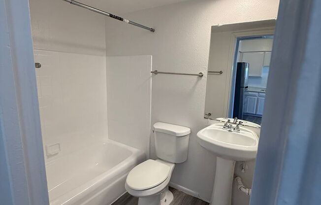 1 bed, 1 bath, 627 sqft, $800, Unit 221