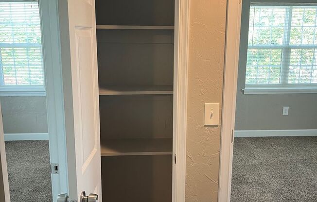 2 beds, 1 bath, 939 sqft, $1,250