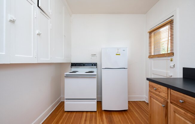 Studio, 1 bath, 459 sqft, $1,325, Unit 09