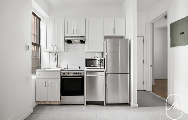 454 W 22 ST
