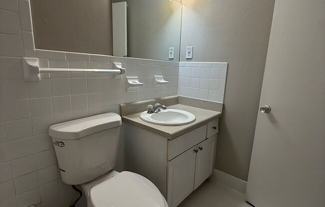 2 beds, 1 bath, 1,000 sqft, $1,195, Unit B24