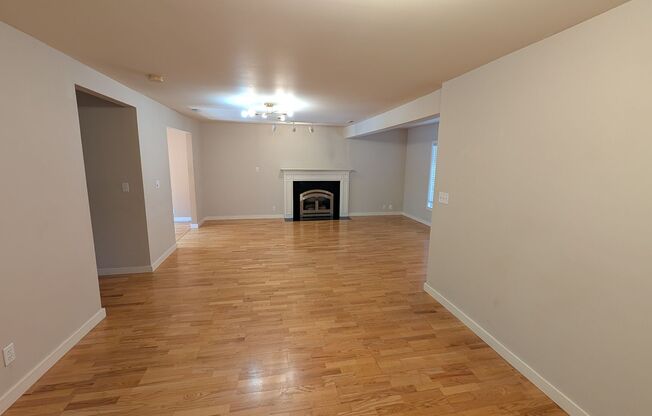 Charming Kirkland Bungalow with Lake Views!