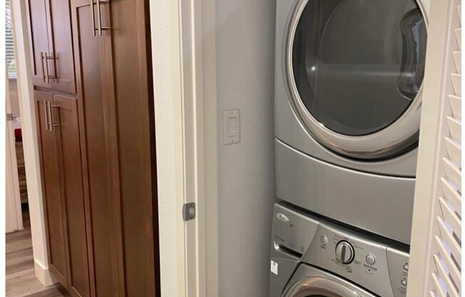 2 beds, 2 baths, 1,050 sqft, $3,100