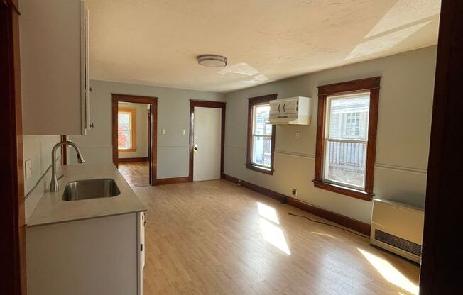 2 beds, 1 bath, $2,000, Unit B