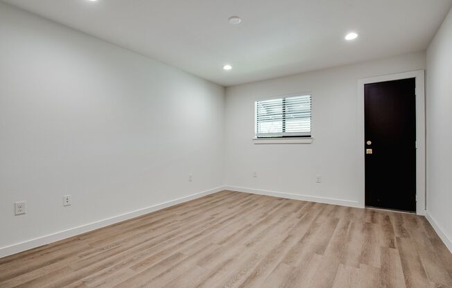 1 bed, 1 bath, 698 sqft, $1,323, Unit 1203