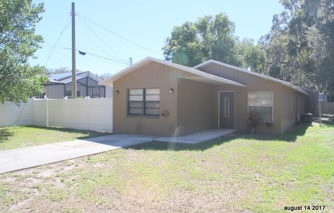 Updated 3 bed 2 bath Close to downtown