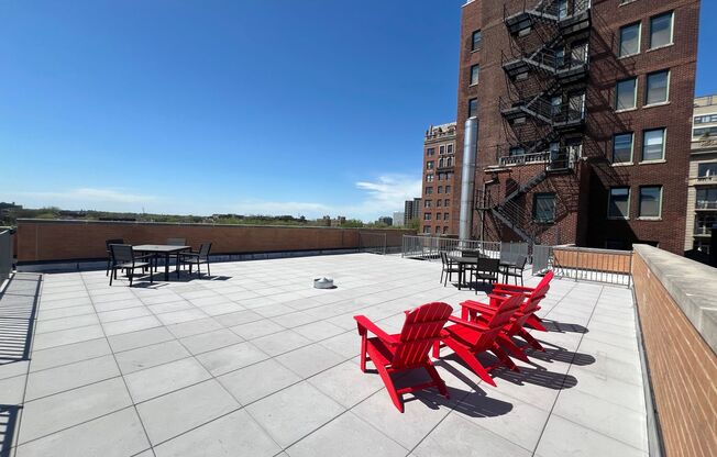 1 bed, 1 bath, 700 sqft, $1,945, Unit 429-102