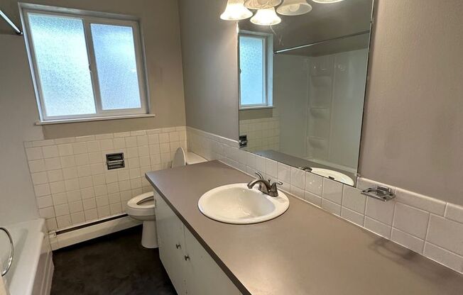 3 beds, 1 bath, 1,027 sqft, $1,299, Unit 203