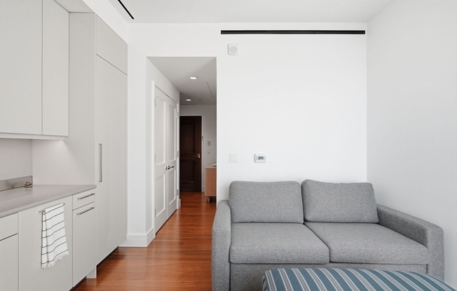 Studio, 1 bath, 385 sqft, $5,000, Unit 2412